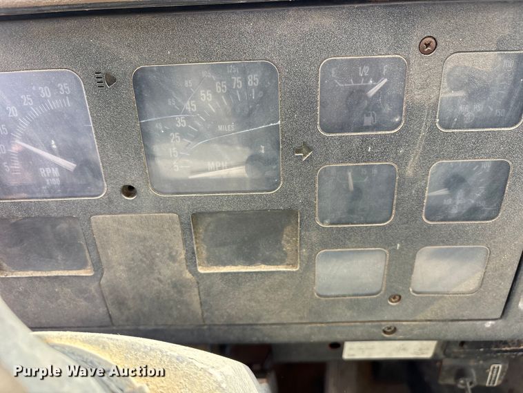 image for item ET7113 1990 International 4700 dump truck