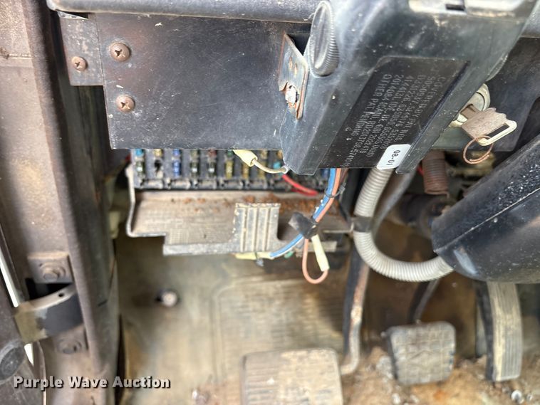 image for item ET7113 1990 International 4700 dump truck