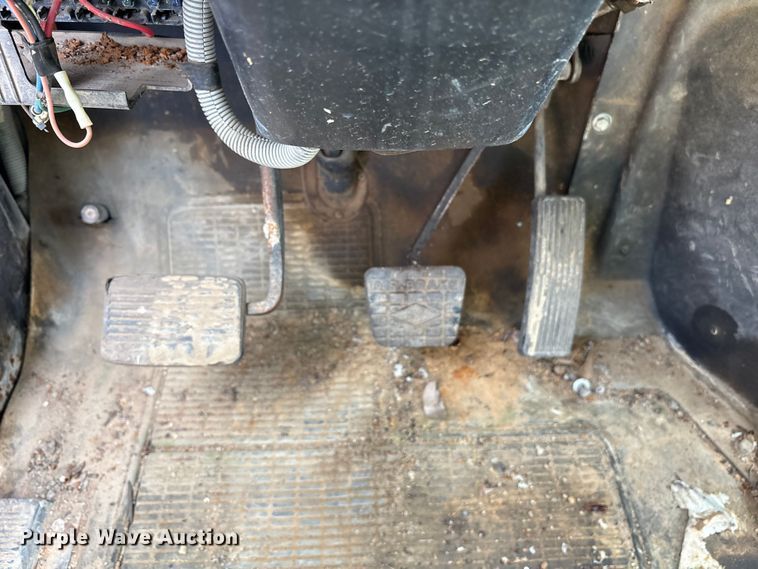 image for item ET7113 1990 International 4700 dump truck