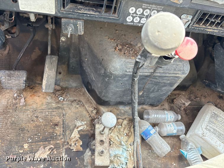 image for item ET7113 1990 International 4700 dump truck