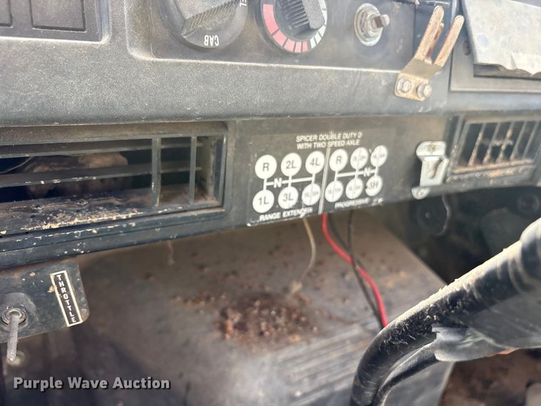 image for item ET7113 1990 International 4700 dump truck