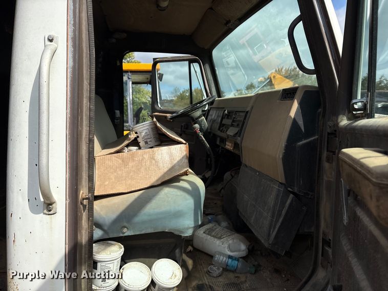 image for item ET7113 1990 International 4700 dump truck