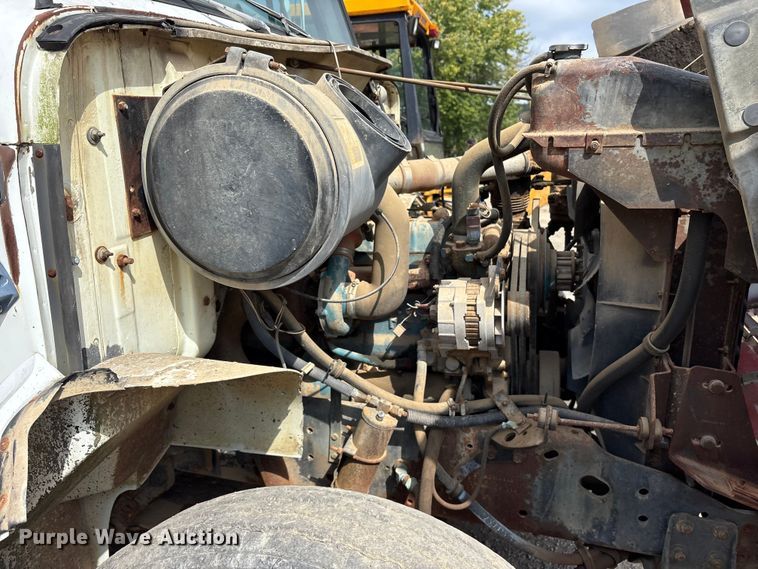 image for item ET7113 1990 International 4700 dump truck