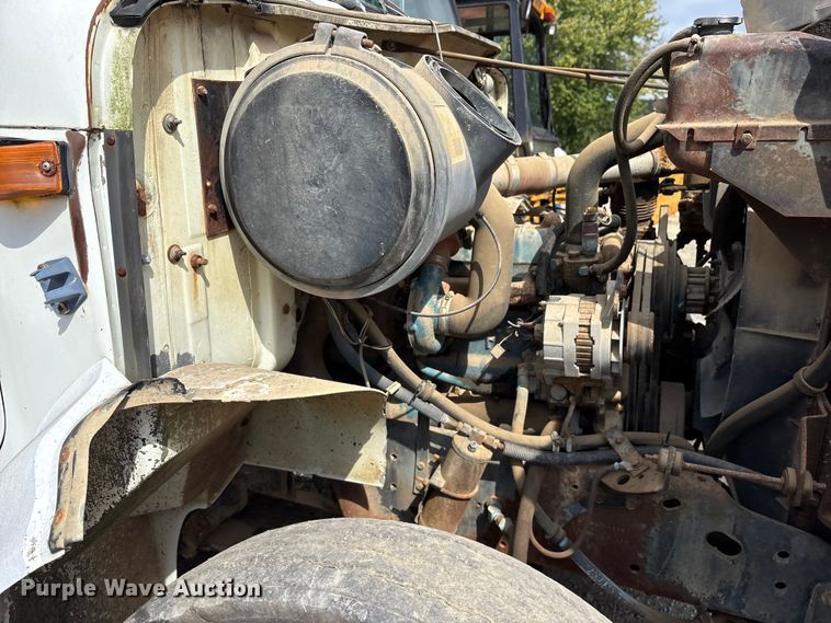 image for item ET7113 1990 International 4700 dump truck