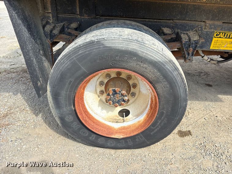 image for item ET7113 1990 International 4700 dump truck