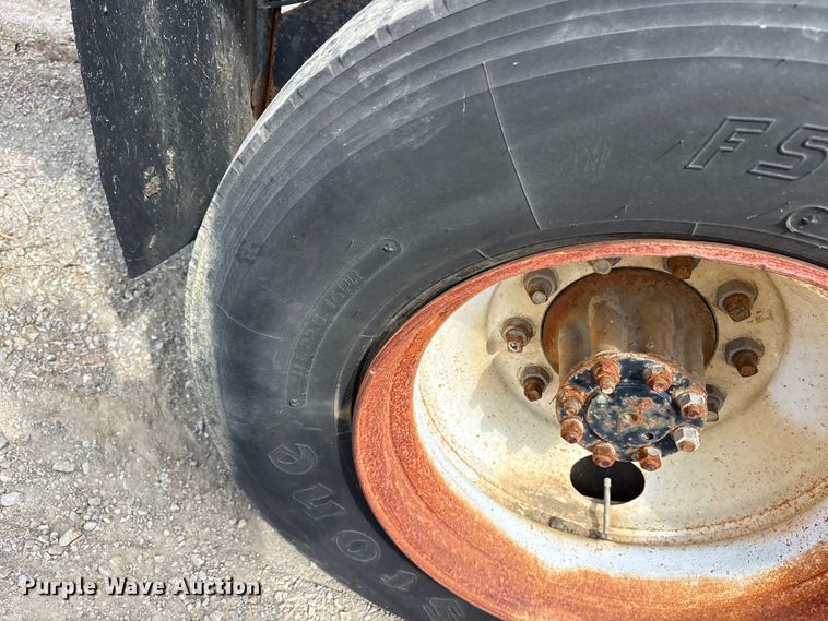 image for item ET7113 1990 International 4700 dump truck