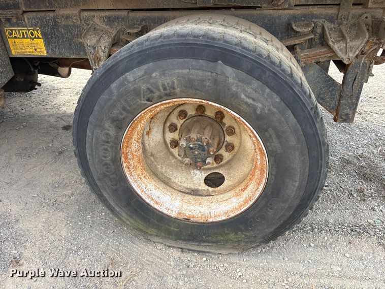 image for item ET7113 1990 International 4700 dump truck