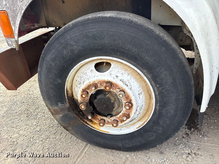 image for item ET7113 1990 International 4700 dump truck