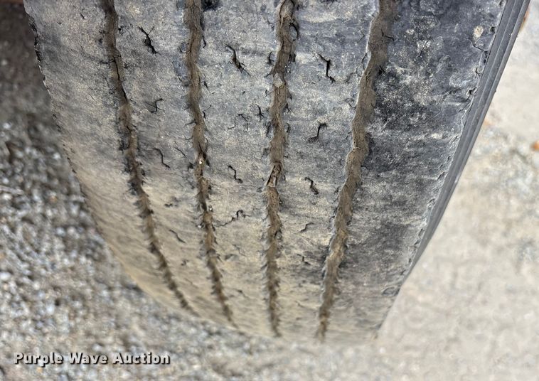 image for item ET7113 1990 International 4700 dump truck