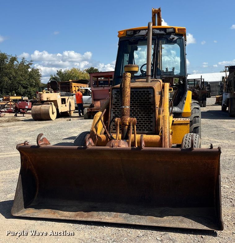 image for item ET7114 1992 John Deere 310D backhoe