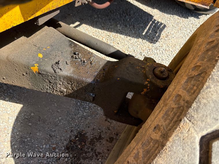 image for item ET7114 1992 John Deere 310D backhoe