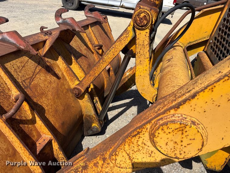 image for item ET7114 1992 John Deere 310D backhoe