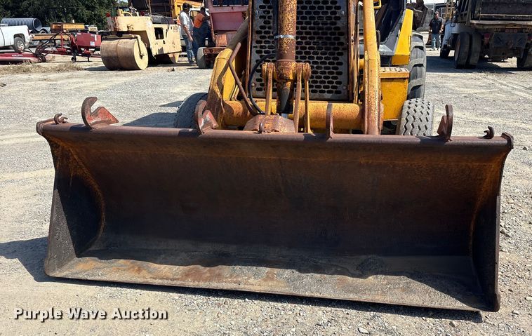 image for item ET7114 1992 John Deere 310D backhoe