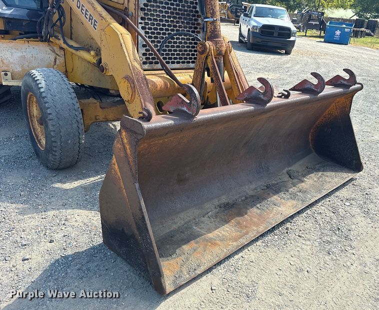 image for item ET7114 1992 John Deere 310D backhoe