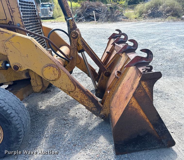 image for item ET7114 1992 John Deere 310D backhoe