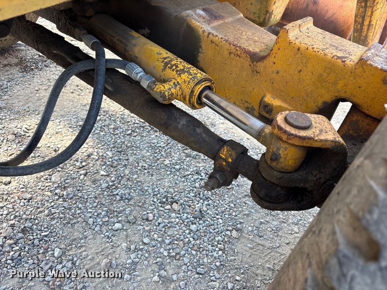 image for item ET7114 1992 John Deere 310D backhoe