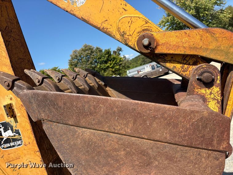 image for item ET7114 1992 John Deere 310D backhoe