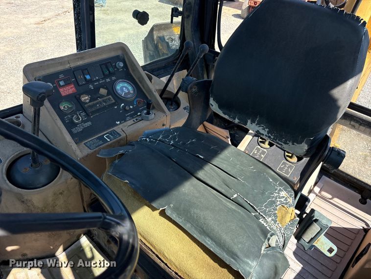 image for item ET7114 1992 John Deere 310D backhoe