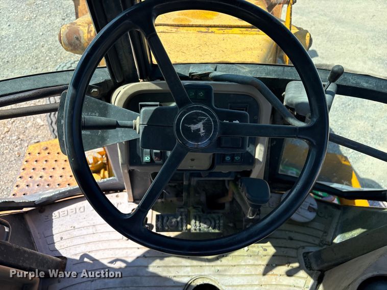 image for item ET7114 1992 John Deere 310D backhoe