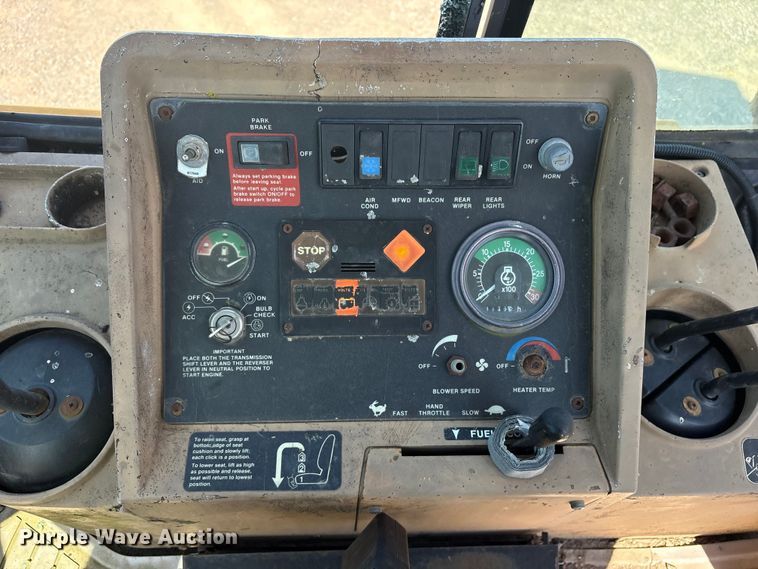 image for item ET7114 1992 John Deere 310D backhoe