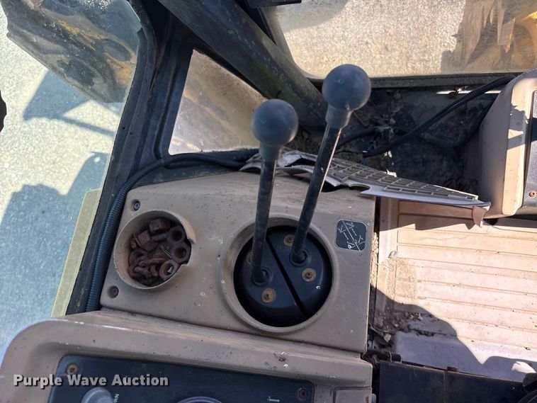 image for item ET7114 1992 John Deere 310D backhoe