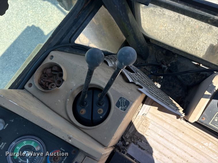 image for item ET7114 1992 John Deere 310D backhoe