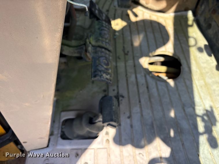 image for item ET7114 1992 John Deere 310D backhoe