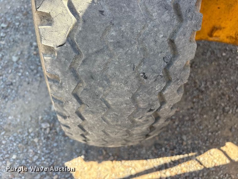 image for item ET7114 1992 John Deere 310D backhoe