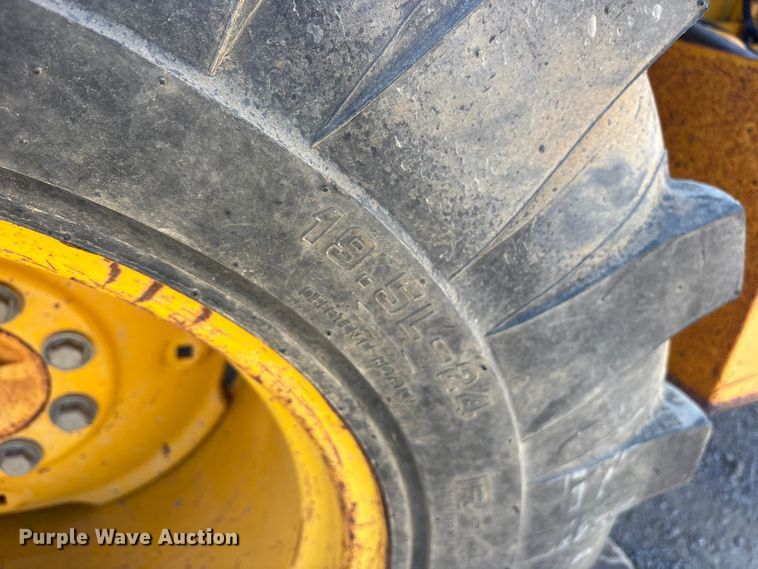 image for item ET7114 1992 John Deere 310D backhoe