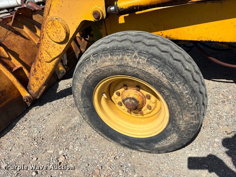 image for item ET7114 1992 John Deere 310D backhoe