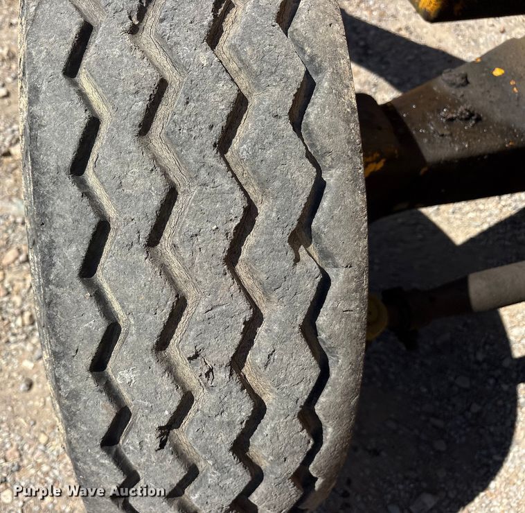 image for item ET7114 1992 John Deere 310D backhoe