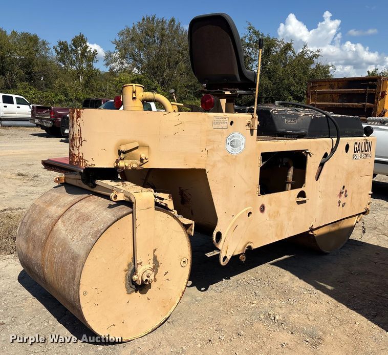 image for item ET7116 Galion 94-6AWG double drum vibratory roller