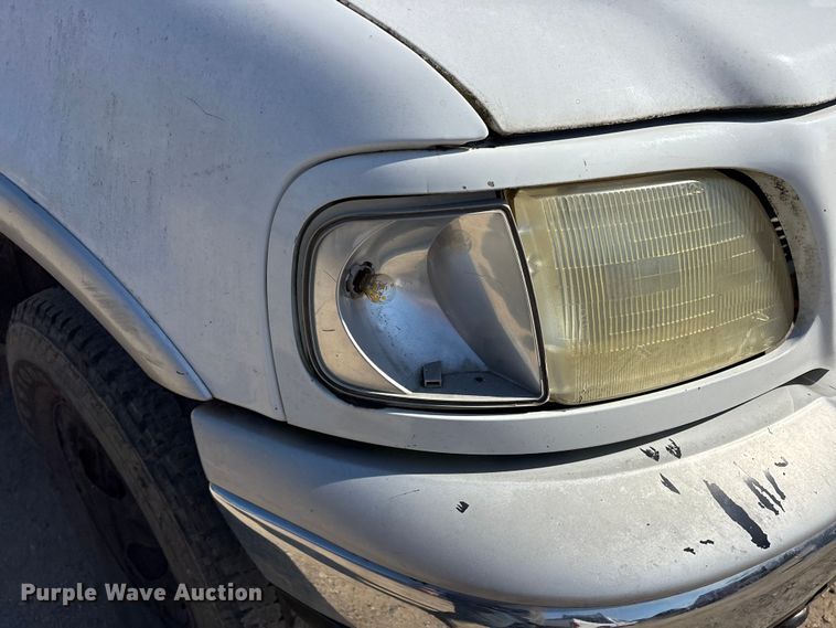 image for item ET7120 2003 Ford F150 SuperCab pickup truck