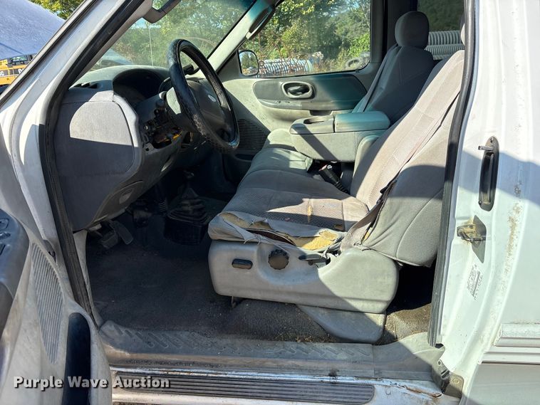 image for item ET7120 2003 Ford F150 SuperCab pickup truck