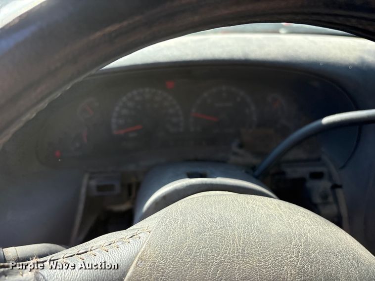 image for item ET7120 2003 Ford F150 SuperCab pickup truck