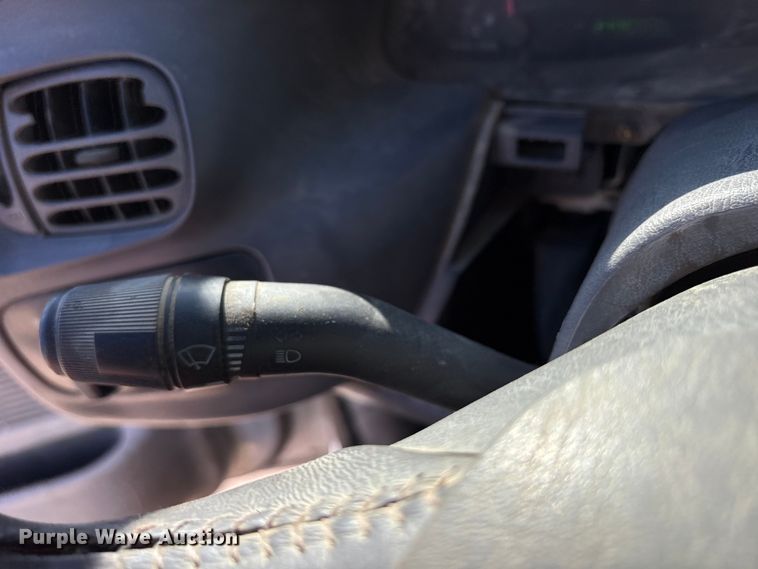 image for item ET7120 2003 Ford F150 SuperCab pickup truck