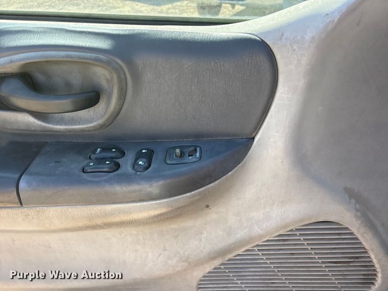 image for item ET7120 2003 Ford F150 SuperCab pickup truck