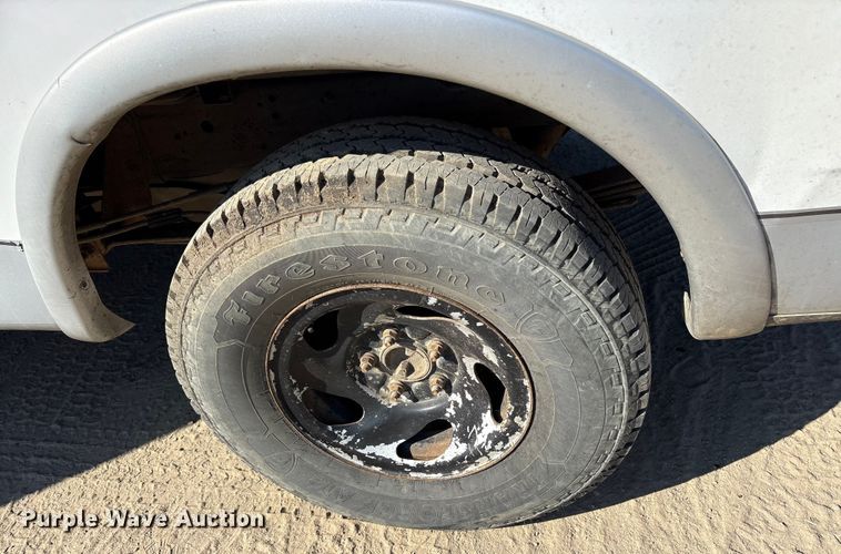 image for item ET7120 2003 Ford F150 SuperCab pickup truck