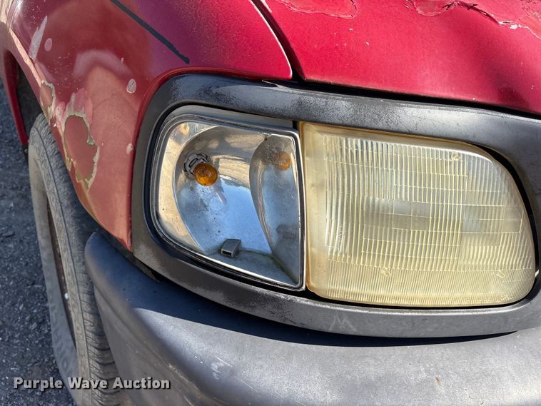 image for item ET7121 1997 Ford F150 pickup truck