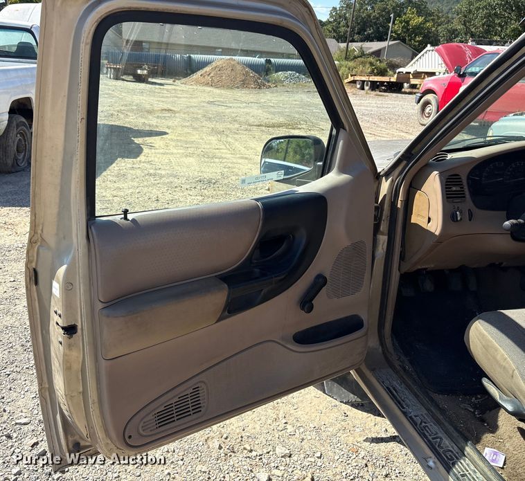 image for item ET7123 2001 Ford Ranger XLT pickup truck
