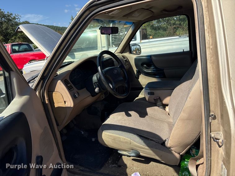 image for item ET7123 2001 Ford Ranger XLT pickup truck
