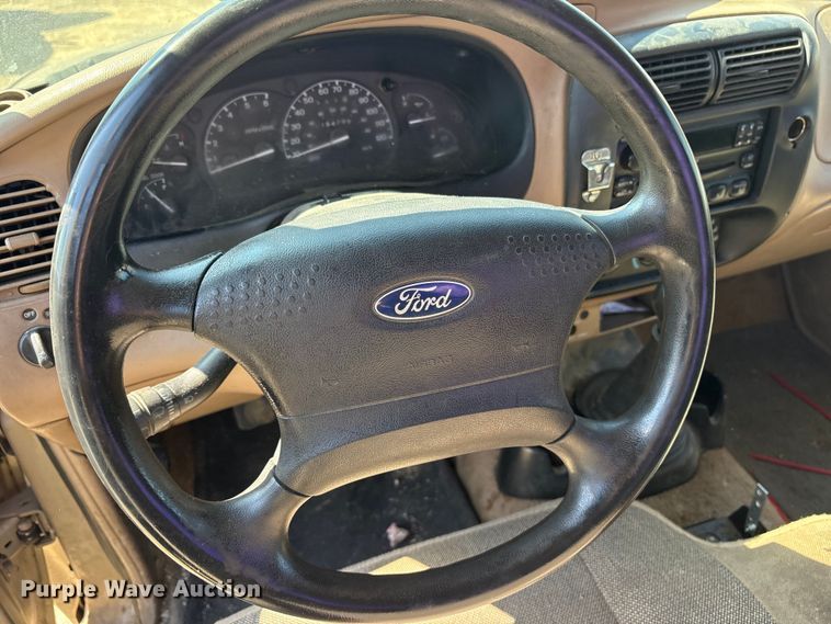 image for item ET7123 2001 Ford Ranger XLT pickup truck