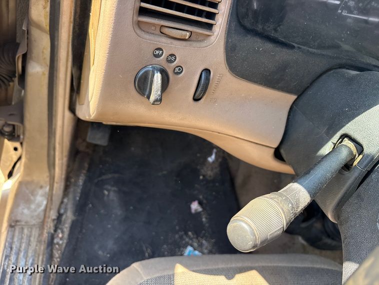 image for item ET7123 2001 Ford Ranger XLT pickup truck