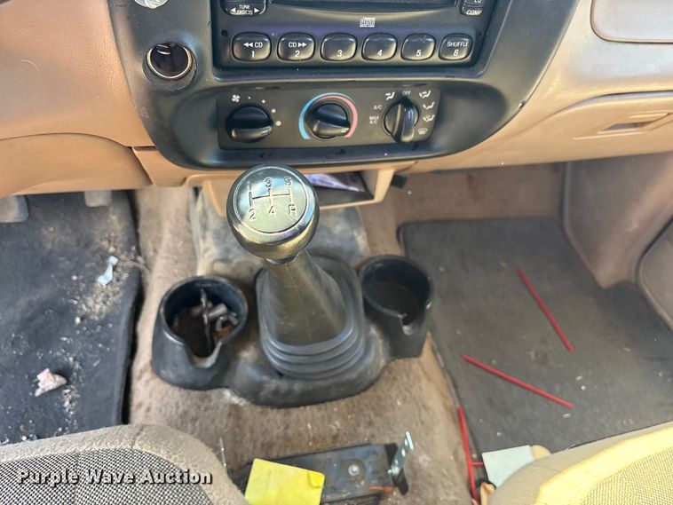 image for item ET7123 2001 Ford Ranger XLT pickup truck