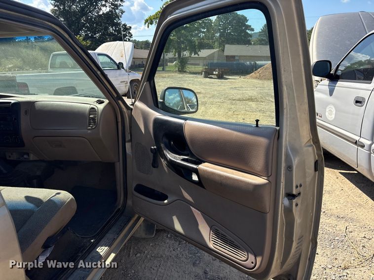 image for item ET7123 2001 Ford Ranger XLT pickup truck