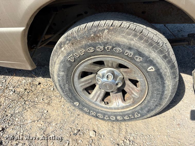 image for item ET7123 2001 Ford Ranger XLT pickup truck