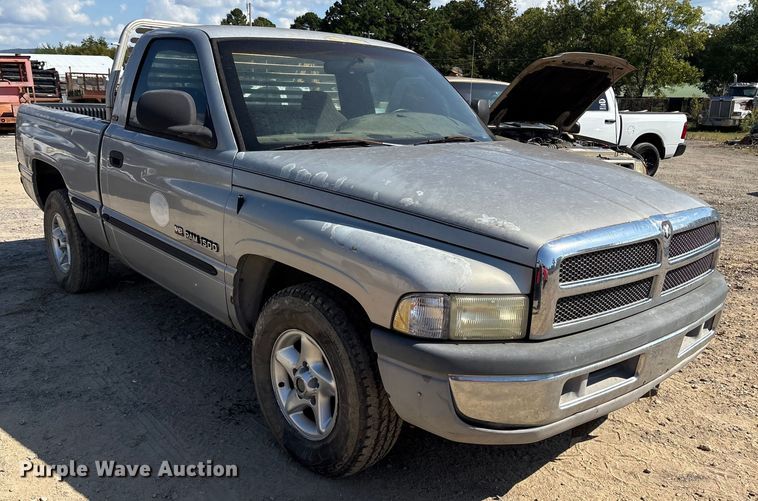 image for item ET7126 1999 Dodge Ram 1500 pickup truck