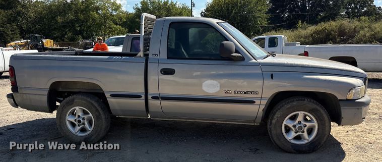 image for item ET7126 1999 Dodge Ram 1500 pickup truck