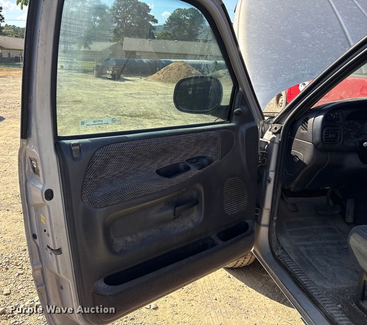 image for item ET7126 1999 Dodge Ram 1500 pickup truck