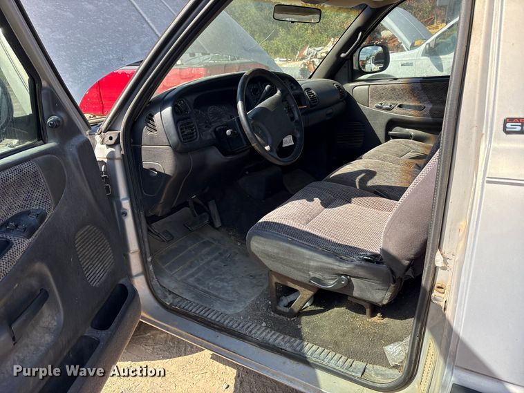 image for item ET7126 1999 Dodge Ram 1500 pickup truck